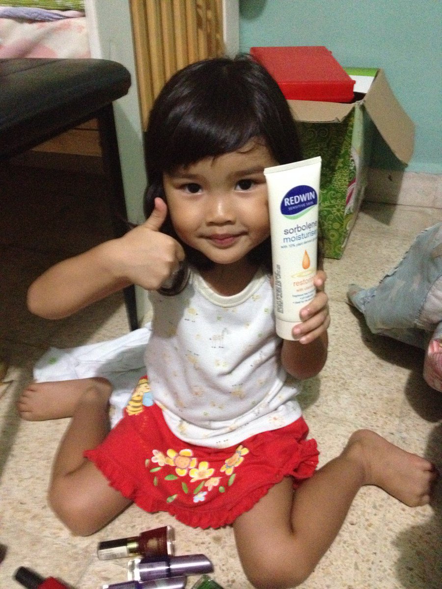 arcisus's tweet photo. Kulit Sehat &amp; Lembut dengan REDWIN Sorbolene Moisturiser @RedwinID @RedwinIndonesia #Redwin https://t.co/Id9AiT6kNE https://t.co/AM1MUITohQ