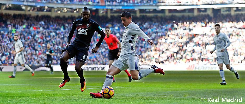 realmadrid's tweet photo. ⬅️⚽️➡️
@jamesdrodriguez máximo asistente del #RealMadrid. ¿Sabes cuántas asistencias lleva?

🎥 https://t.co/zl0NIAKwyb

#HalaMadrid https://t.co/lh4n54PbuL