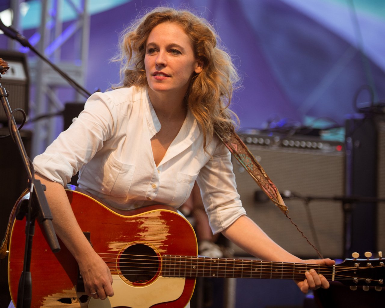 December 8 Birthdays....
Happy Birthday to 42 year old Tift Merritt! 
