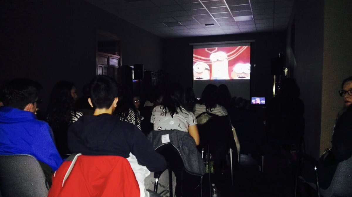 Tierra_Pinares's tweet photo. Esperemos que sea la primera de muchas sesiones de cine. Gracias a todos, en especial al Ayuntamiento de San Bartolomé de Pinares. https://t.co/4V2sIrBOrM