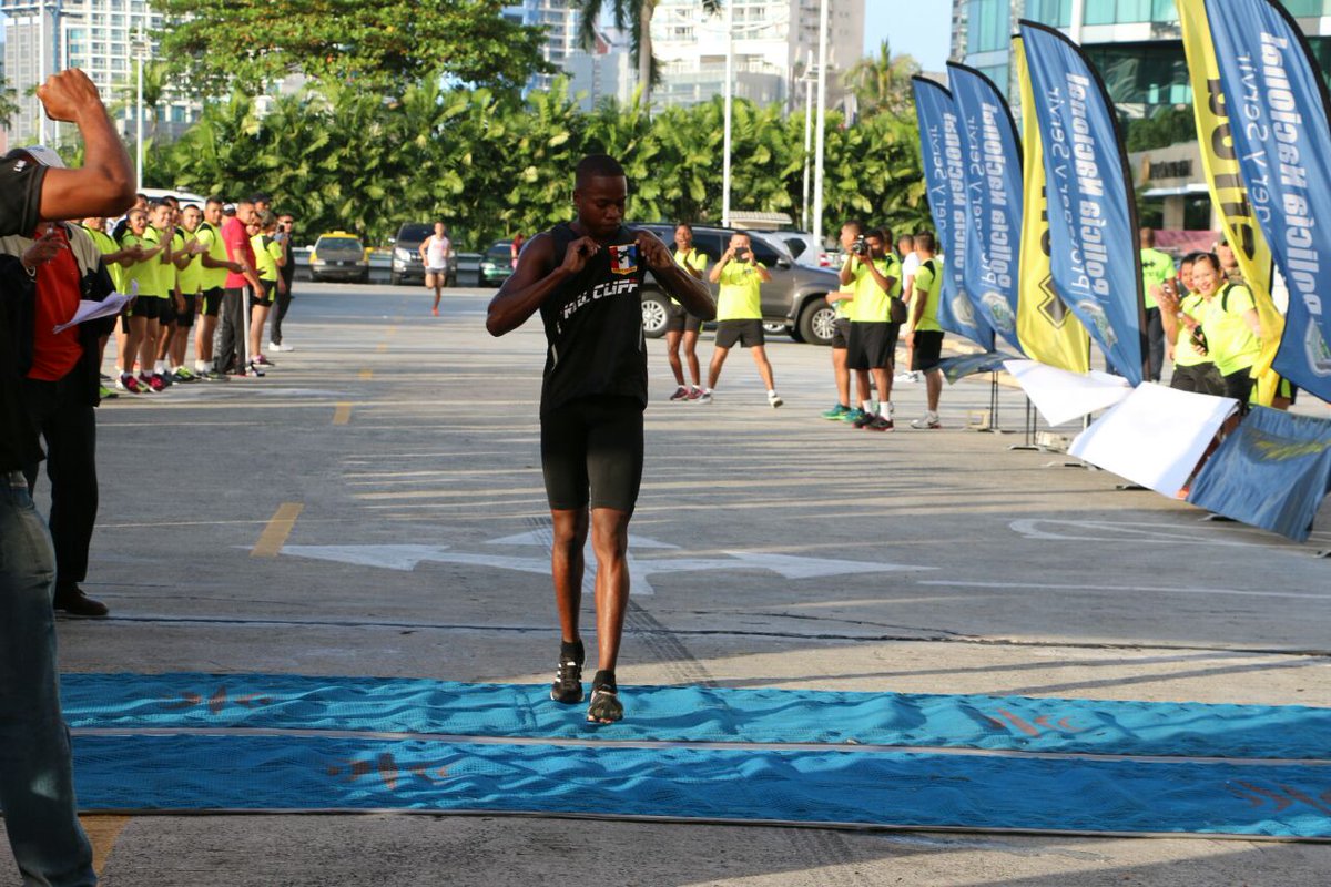 PanamaAmerica's tweet photo. Carrera #RolandoMartínez el Agente, Elkis Mena, de @senafrontpanama se lleva el 1er lugar categoría 5 k. via @ProtegeryServir https://t.co/c0WV4pwIrM