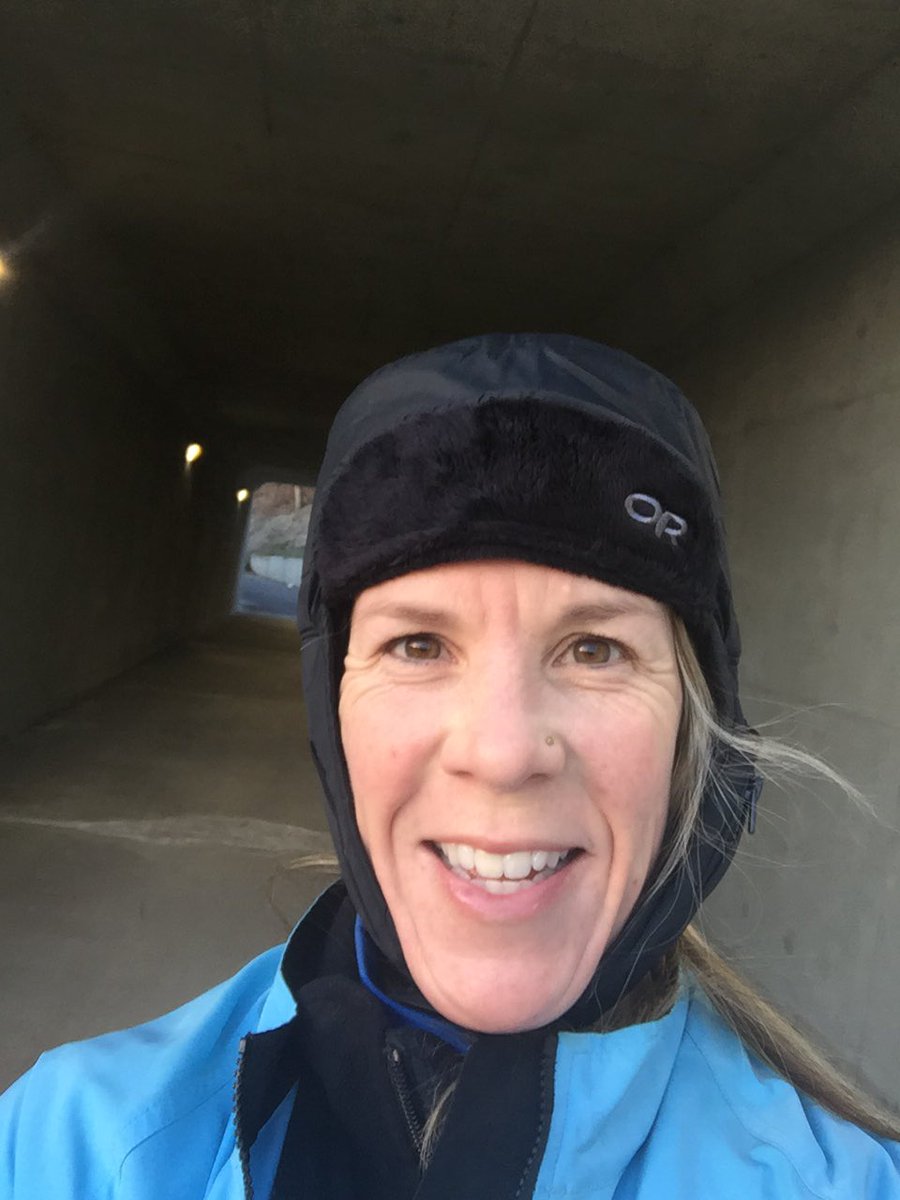 cyncamp's tweet photo. @bayracerun #atbwintertraining Happy to see Valley Inn Road hill open & beautiful!! #chillymorningrun https://t.co/XIQ2OUWcEZ