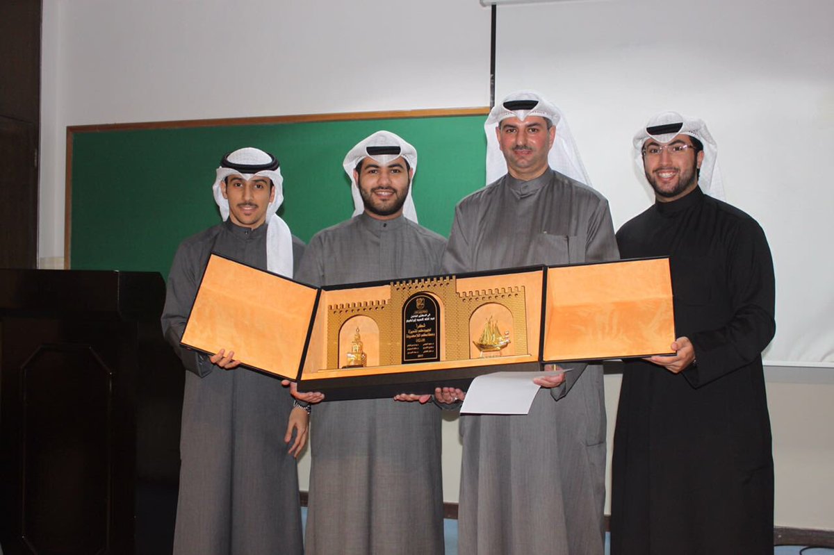 نتقدم بجزيل الشكر والامتنان إلى الدكتور الفاضل عبدالله السيد إبراهيم مشرف المشروع على مساعدته ومساندته لنا بالمشروع. <a href="/Dr_Abdullah68/">Dr. Abdullah Ebrahim</a> #🐟