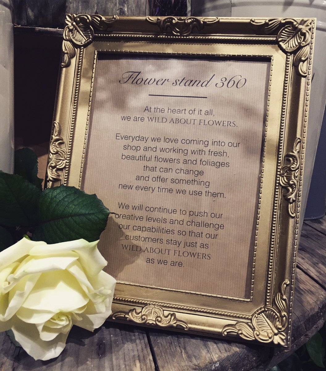 In our new shop you'll find a selection of gold frames telling you more about our personal brand #wildabout #wildaboutflowers #flowershop