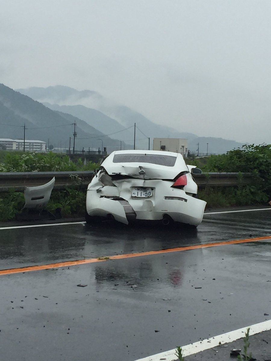 FJ_2200's tweet photo. 実は前のＺは事故で廃車になって2台目Ｚさん🙄ってゆったっけ。笑
前のＺほんまかっこ良かったなー！
今のＺも前のと同じような触り方してるけど、まずオープンの時点で全然違うんもな😂笑 https://t.co/UdaLSqoUE5