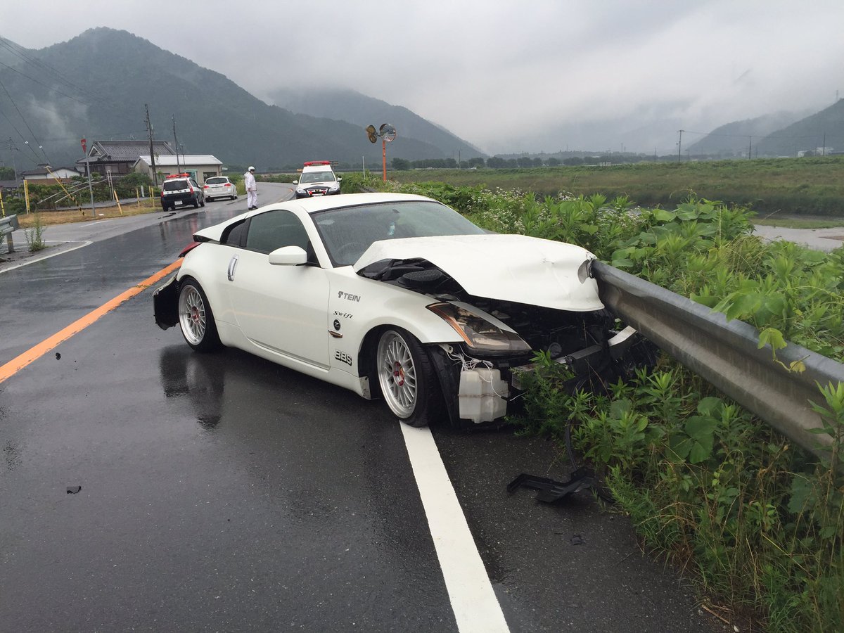 FJ_2200's tweet photo. 実は前のＺは事故で廃車になって2台目Ｚさん🙄ってゆったっけ。笑
前のＺほんまかっこ良かったなー！
今のＺも前のと同じような触り方してるけど、まずオープンの時点で全然違うんもな😂笑 https://t.co/UdaLSqoUE5