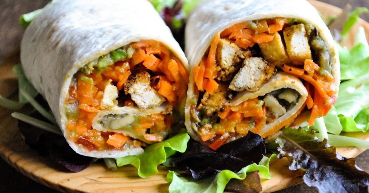 #Vegan wraps with carrot noodles, pepper #tofu and #guacamole || #recipe via @sandravungi >> buff.ly/2ionexN