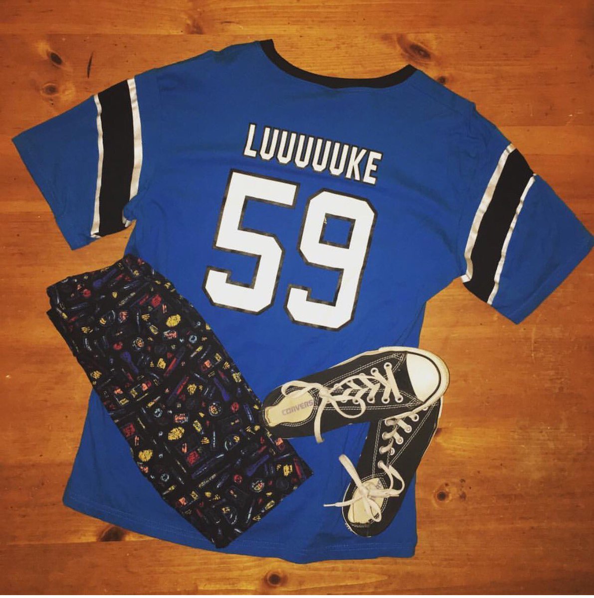 I don't have an Olsen jersey, so Luuuke saves the day again. #olsenwpmoychallenge to win $25k for <a href="/LevineChildrens/">Levine Children’s</a> #lularoealexgates