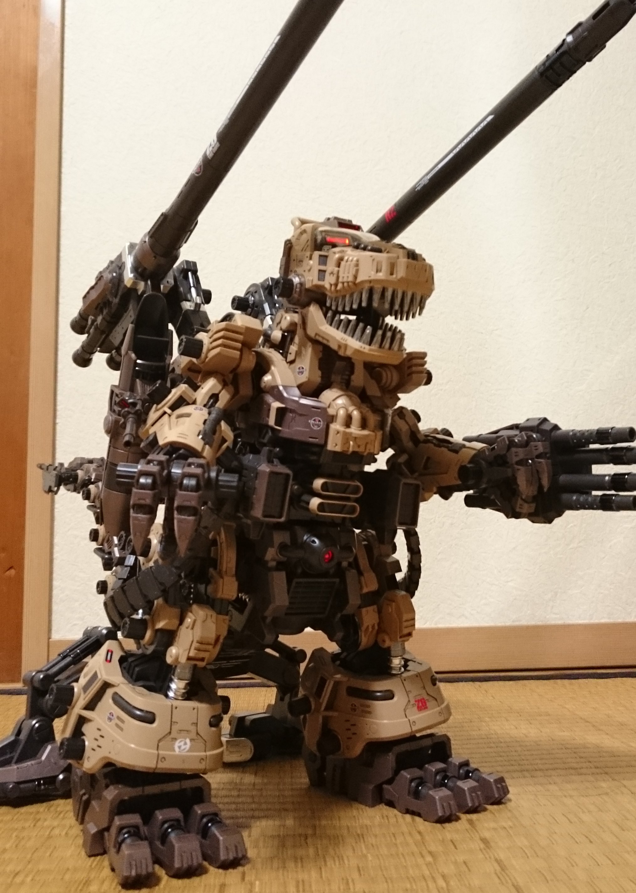 Sig En Twitter よっしゃhmmゴジュラス ジ オーガ完成 アーバインも搭乗させたんで制御可能 金色部品はデザートカラーに映えない気がしたんでブラックメタルに変更 牙はトミー版に近い形状で造形 T Co 9eeirfct2q Twitter