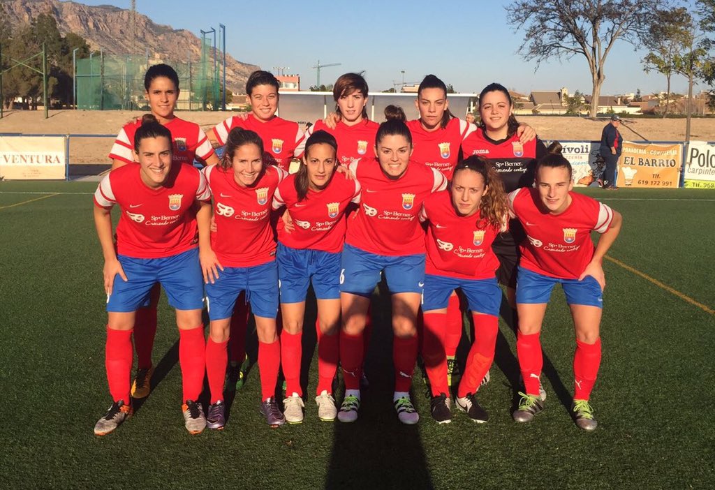 UDAldaiaCF_Fem's tweet photo. Once listo para jugar en Murcia con el @alhamaCF #diadepartido #rojas https://t.co/8P1cmEgdoO