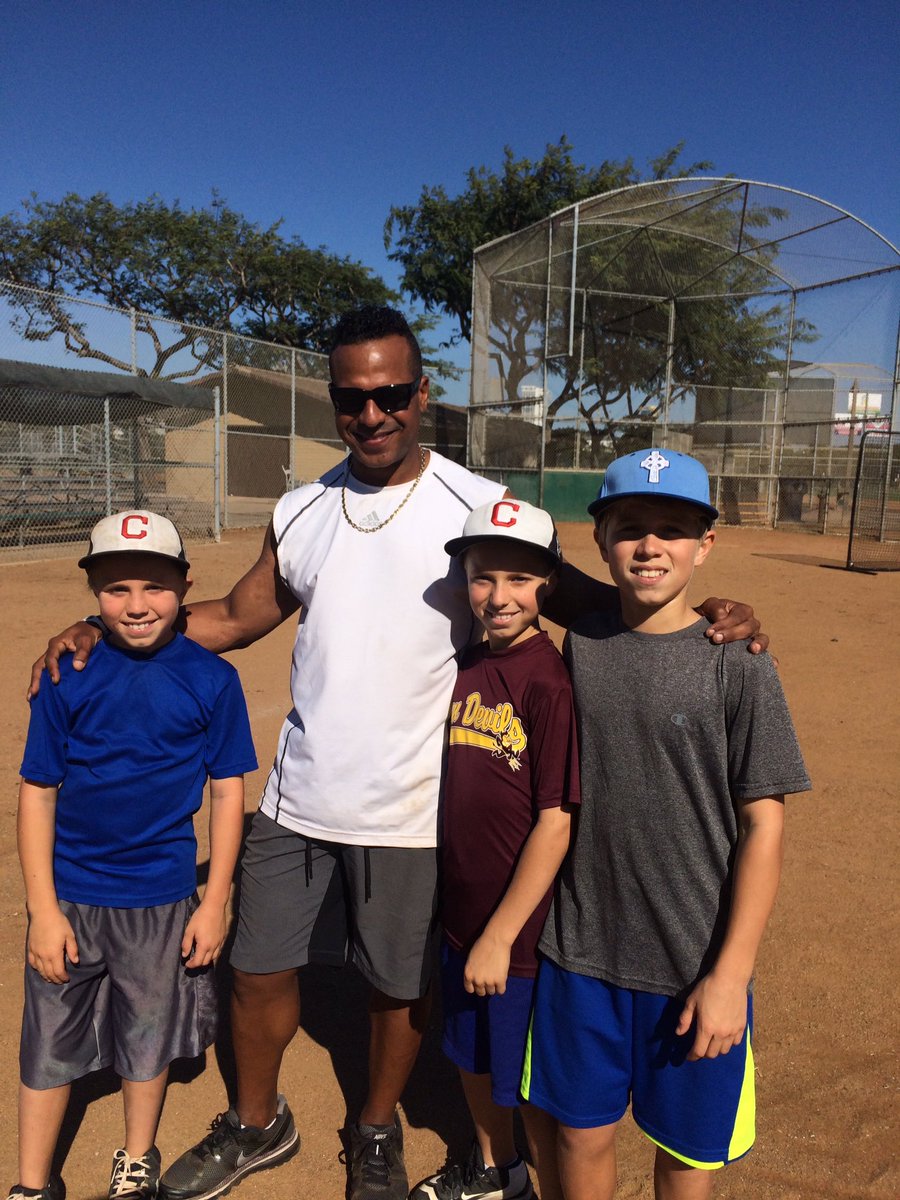 ElGonzo18's tweet image. Outstanding hitting by these 3 talented boys. The Carney's #hittinglesson #baseball #mentoringkids