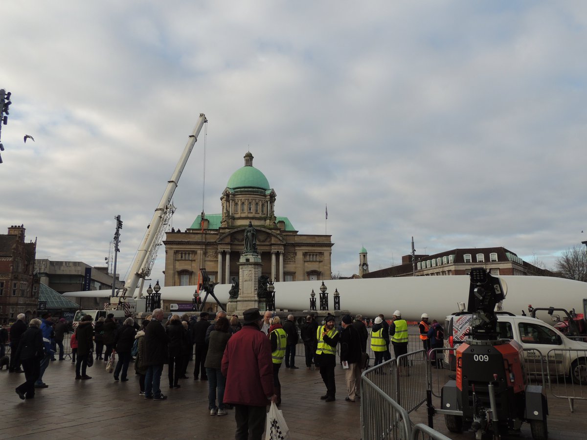 JudithWheatsArt's tweet photo. Been watching the #Blade being inched into place and artist @NayanTweet being interviewed #Hull2017 #NotDullinHull https://t.co/gzYioDZBkd