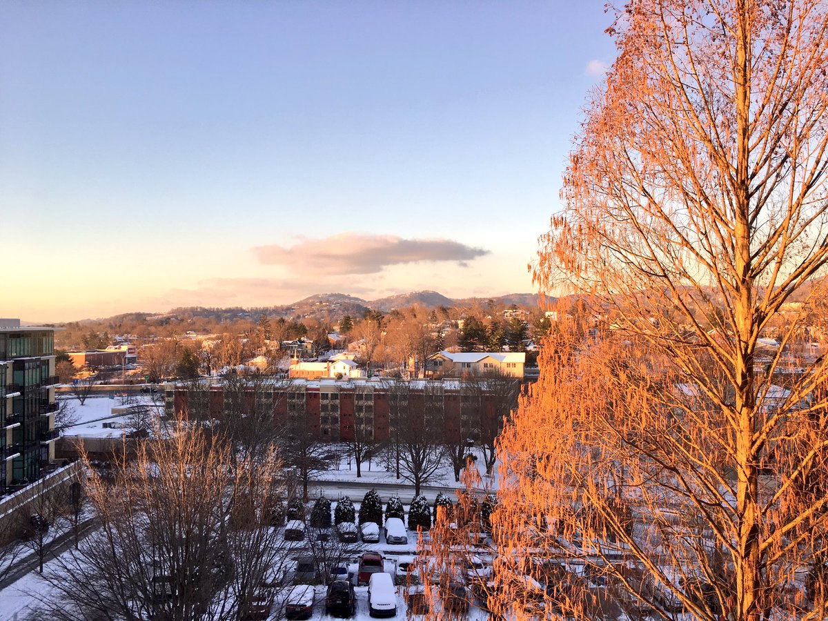 chexie04's tweet photo. Brrrrr... First snow. First puffy jackets. First time in Asheville. #Chelbert #CLTsnow #couplesretreat #snowpocalypse #snowmageddon #snOMG https://t.co/7IlZF7pNfD