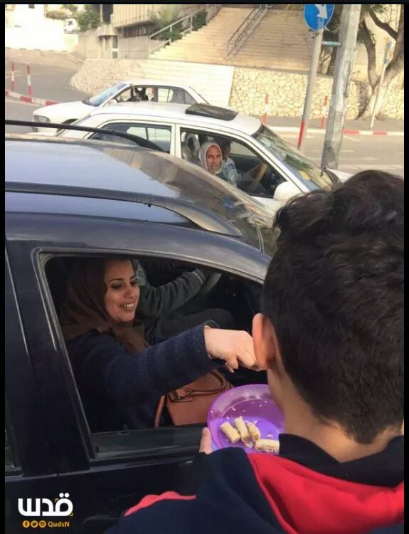 GabRosenberg's tweet photo. Disturbing celebrations as Palestinians hand out sweets to "celebrate" the gruesome murder of 4 Israelis this afternoon in Jerusalem terror https://t.co/8tRm8F8Lgi
