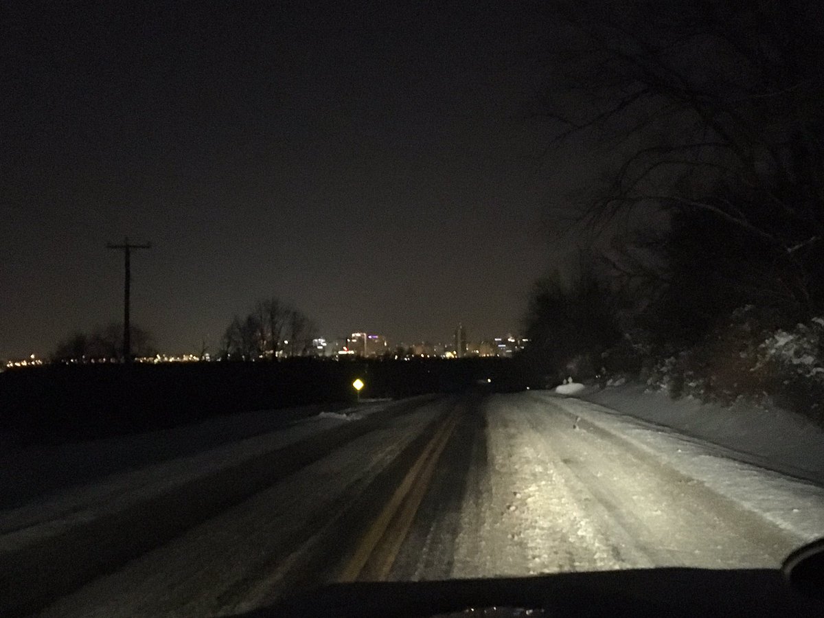 HCAlebC's tweet photo. Last ride home of the night! https://t.co/2Sb44mFDOV