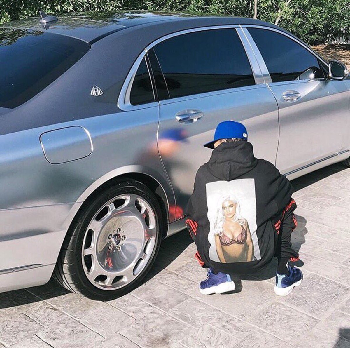 Who Did That @kinggoldchains | #WCC #WestCoastCustoms #WCCBurbank  #CustomCars #Maybach #FrostedChrome #VinylWrap, image size:1200x1192