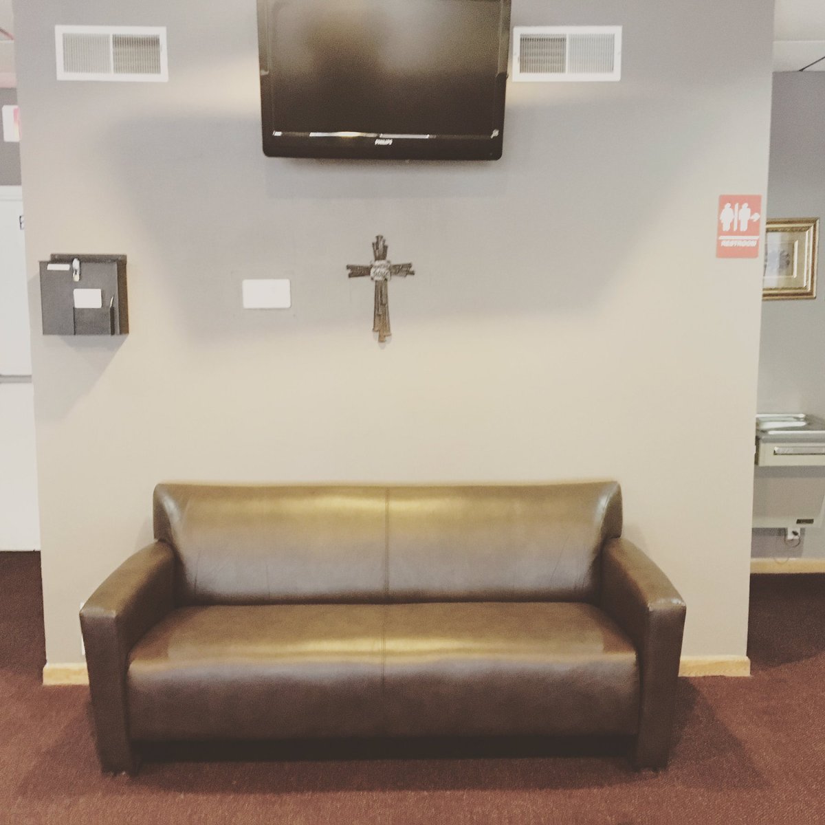 lcogoh's tweet photo. New couches in our lobby and cafe! #lcogoh https://t.co/QSgCnzsXfc