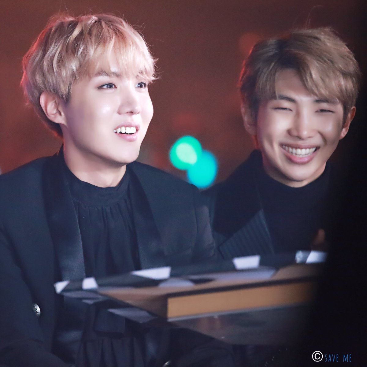 guccipjmn's tweet photo. Their glow gives me light through the darkness which is within me. https://t.co/yhGlL4Jrji
