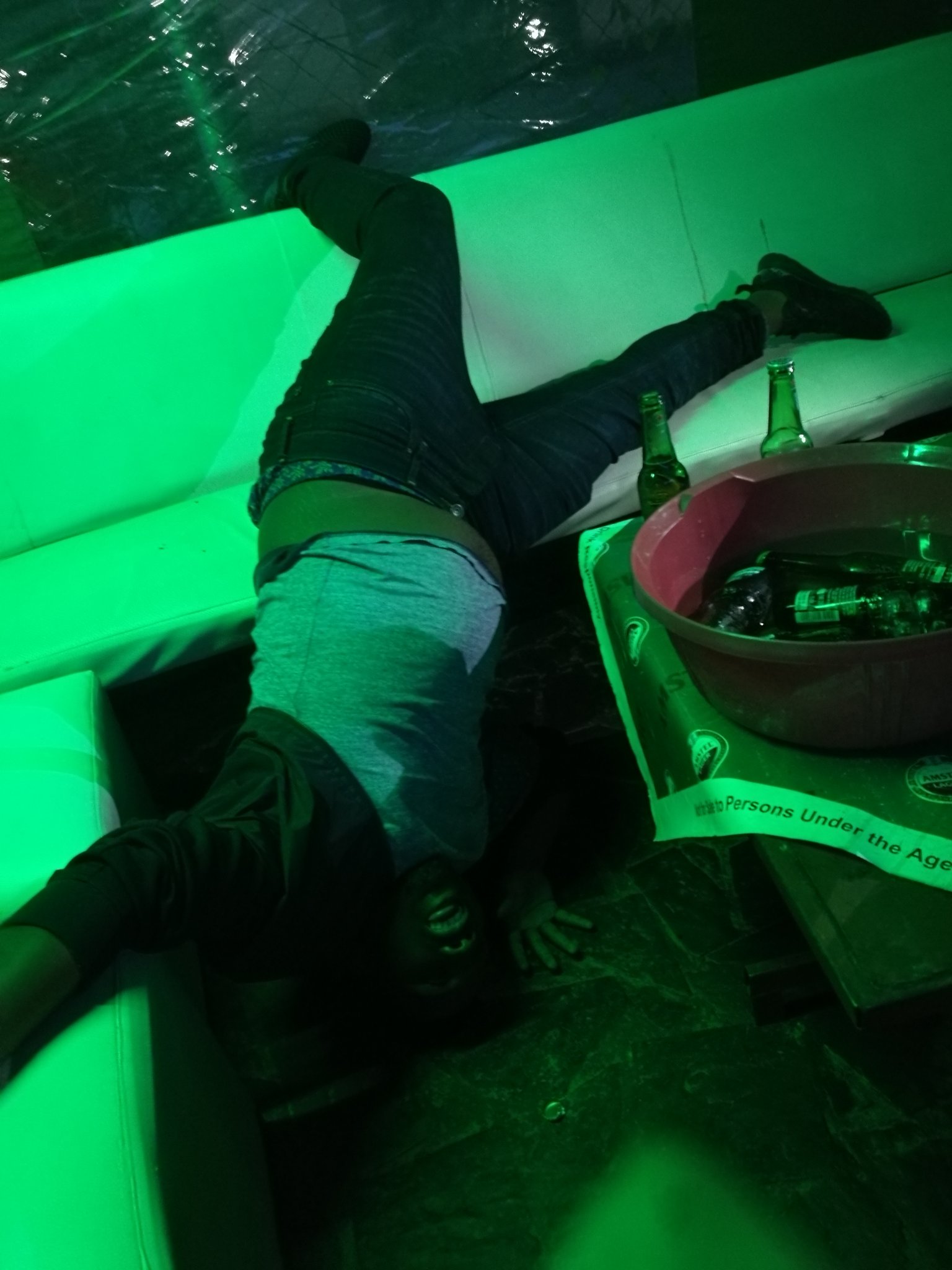 #deadpose 

😂😂😂😂 https://t.co/KpdrQffwDe