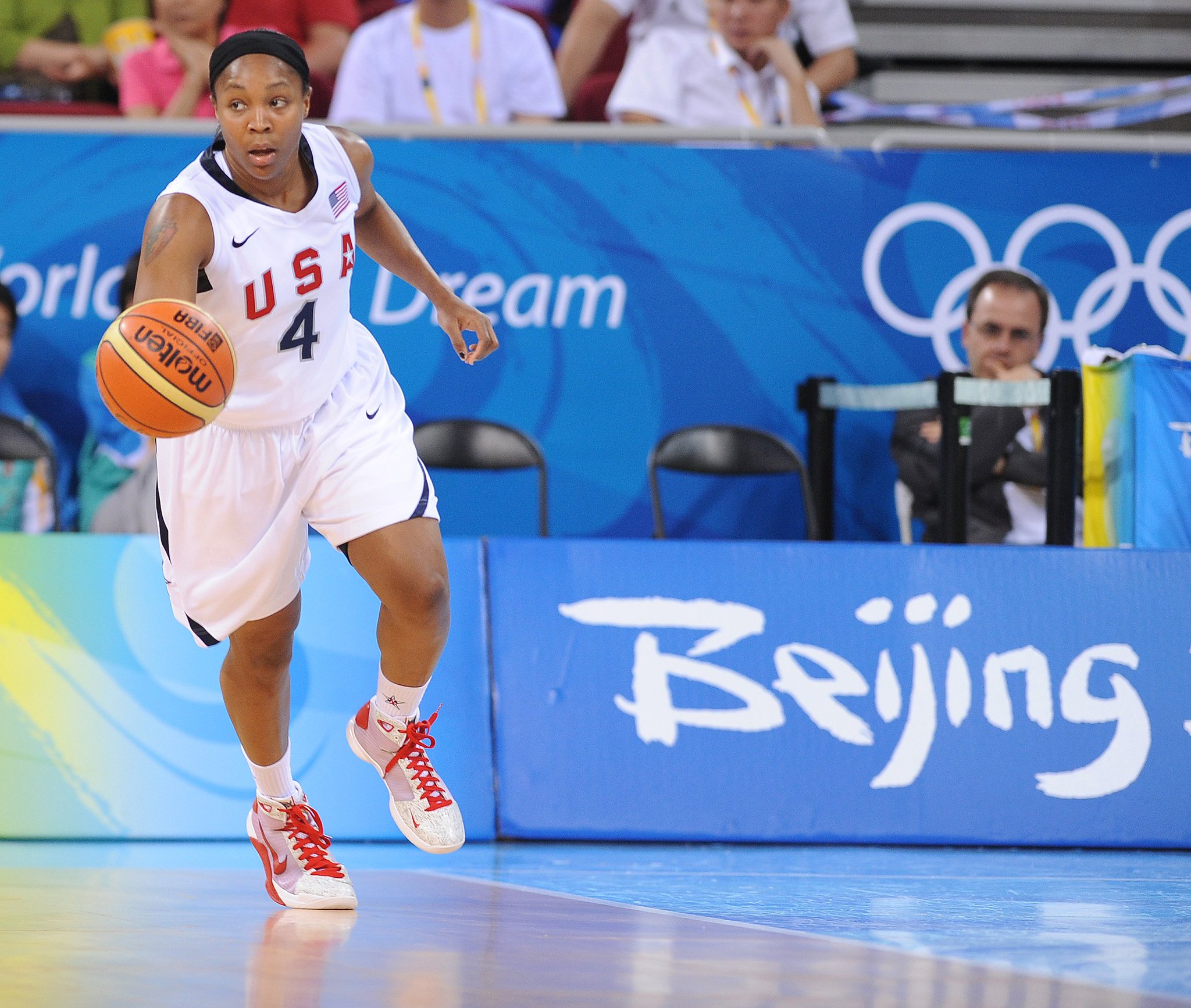 A belated happy birthday to  medalist Cappie Pondexter!!     
