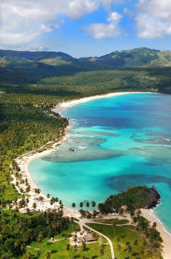 Escape_For_Less's tweet photo. Playa Rincon, Samana, Dominican Republic https://t.co/sA3UN1AsDH