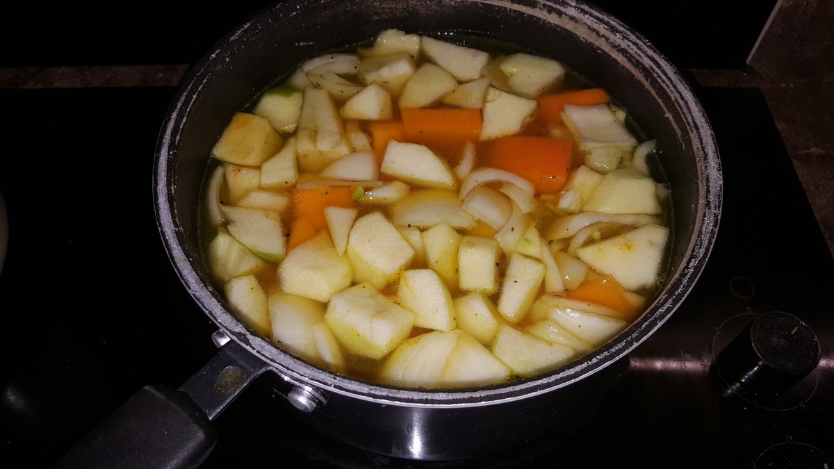 hilareclaire's tweet photo. @littlegspoon just made your #superseedbread & @kyleecooks butternutsquash & apple #soup #healthyweekahead #fabrecipes #failtoprepare ❤🙆 https://t.co/HZVyWy1yuX