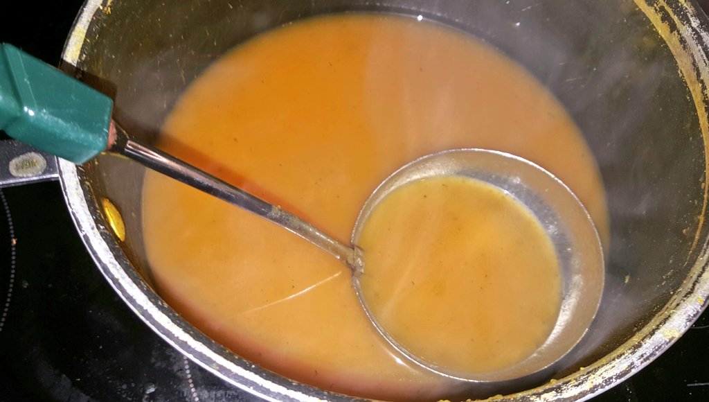 hilareclaire's tweet photo. @littlegspoon just made your #superseedbread & @kyleecooks butternutsquash & apple #soup #healthyweekahead #fabrecipes #failtoprepare ❤🙆 https://t.co/HZVyWy1yuX