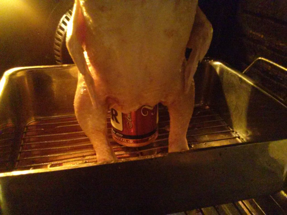 bookwormindeed's tweet photo. Garlic &amp; Ginger rubbed fresh young chicken w a Yeungling tall boy stuffed up its keister. Just falls off the bone... https://t.co/9F63oGUULv