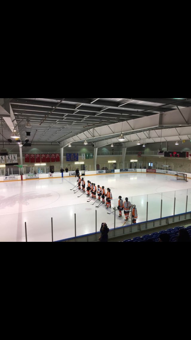 KMHA_Kinucks's tweet photo. Our Midget Boys getting ready for International Silver Stick Final. #GoGetEm #memories #kinucks https://t.co/K38GE34hyA
