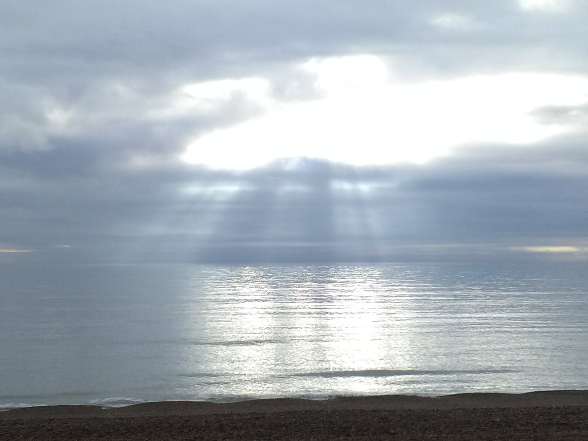 zcsportstherapy's tweet photo. Chilly winter sea in #hove #purecalm https://t.co/e3jnElLaLZ