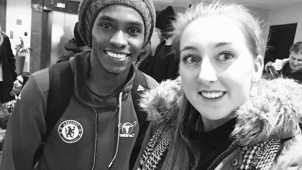 kenzeejae's tweet photo. Met Willian and David Luiz today 😭 https://t.co/2kF2JosFXy