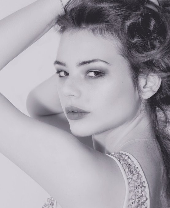 "non bisogna essere perfetti per tutti. Basta essere speciali per qualcuno." https://t.co/ZRZq7ZZt70<a href="/tag/74festivaldivenezia"class="tags"><span>#74festivaldivenezia</span></a>