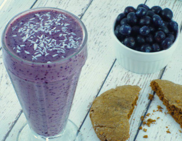 yumgoggle's tweet photo. Dairy Free Cookie Butter Dream Smoothie #AlmondMilk #blueberries #Dairyfree #FoodMeanderings #healthy https://t.co/un64EPH3kr https://t.co/mETdHj8Nm5