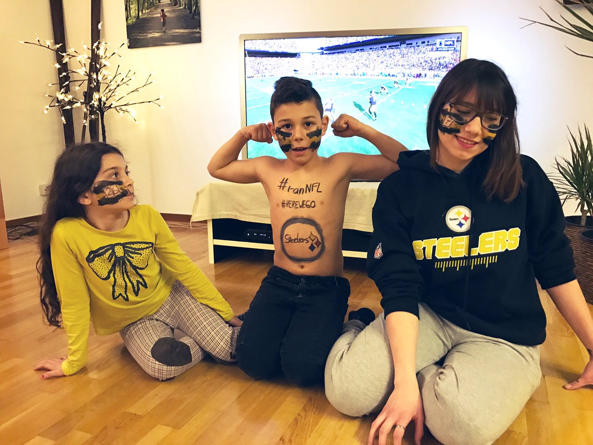 Luegnerin's tweet photo. Mein Bruder würde sich freuen, wenn unser Bild gezeigt werden würde. 🏈#ranNFL #football #steelers #HereWeGo @Icke41 https://t.co/AUk3Qv3pJj