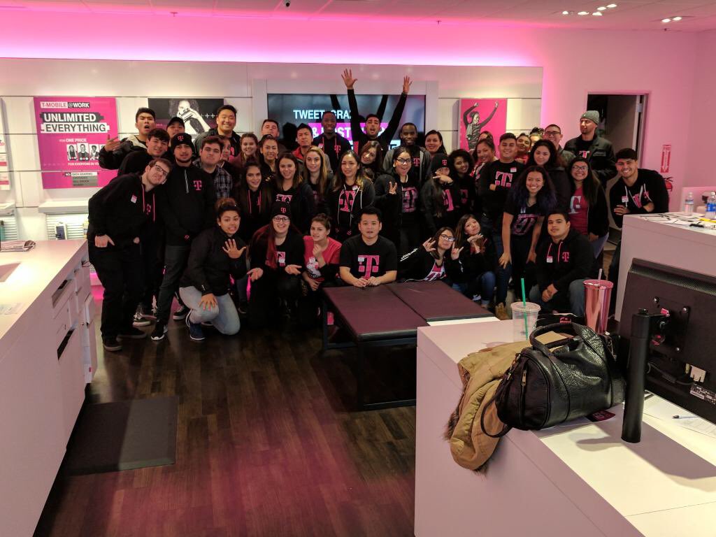 RhiannonGuesss's tweet photo. Great meeting to help get rid of those #FeeFacesโผ๏ธ #bestemployeesever #EDUBWINS @dabidthegoliath @tonyp1174 @anthonyheng82 @tommyhheng https://t.co/Pb6sYEESiD