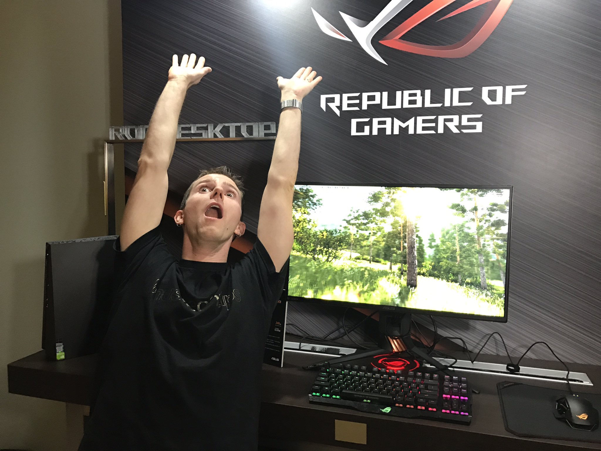 Linus Tech Tips on X: "The FASTEST monitor EVER! 240Hz with some slick  features. Full video to come! https://t.co/dnAtqOtr77" / X