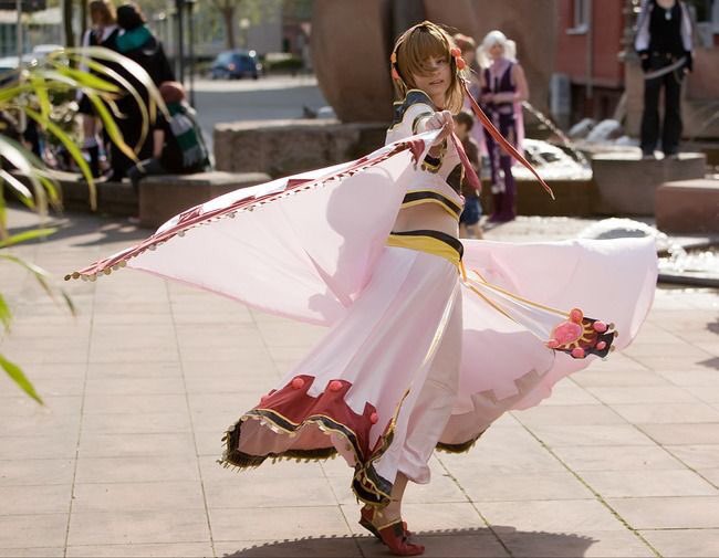 ツバサ・クロニクル　コスプレ　さくらこちらズボンは付いていますか