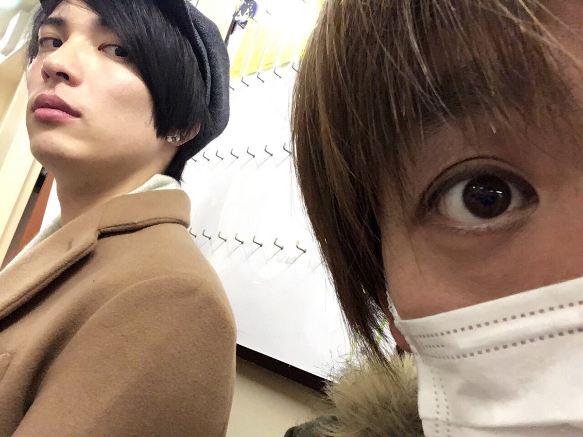 ヨシモトシンヤ Twitterren いつからか右目が一重まぶた 左目が二重まぶたに どうして 一重に戻す方法を 教えてください