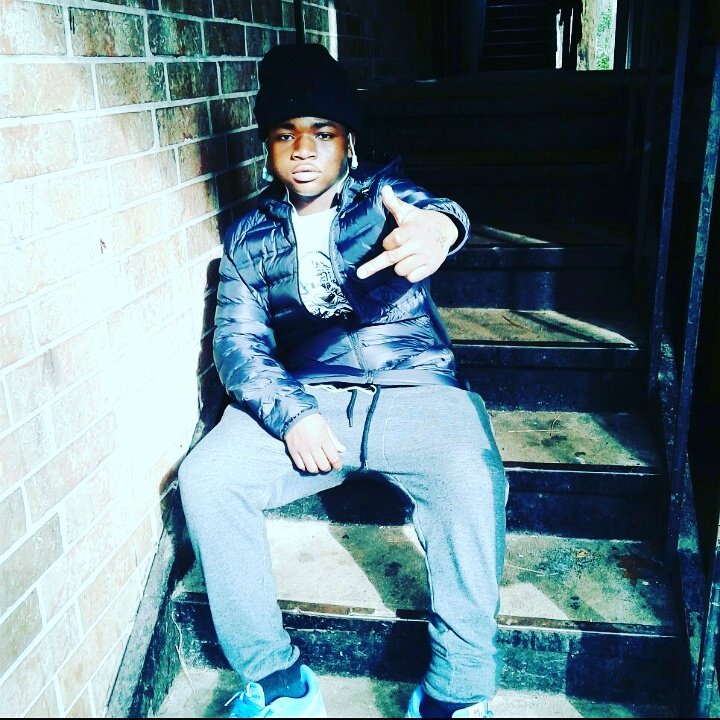 keyandre72's tweet image. LIL BRO BITCH