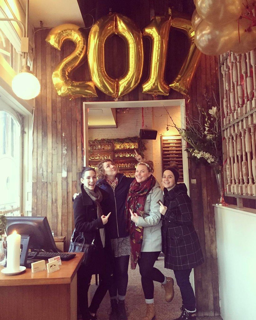 arelasaurus's tweet photo. I am so lucky to have the most amazing friends. And even tho we all live across the Contin… https://t.co/j9YlXq1KsA https://t.co/mZq5Ltp1nz