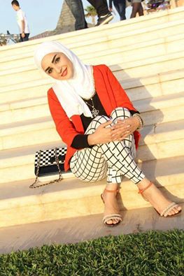 ابحث عن ملكة اخدمها 
اللي تحب تجي كيك 
هذا حسابي kik/kalb8807