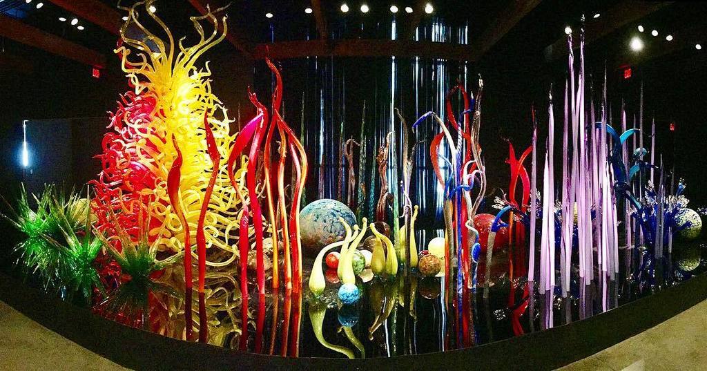 NancyLoo's tweet photo. Chillin' with Chihuly. 🎐#chihuly #chihulyglass #chihulycollection #chihulygarden https://t.co/s1cAuvs3RS https://t.co/Fz9Kffo57w