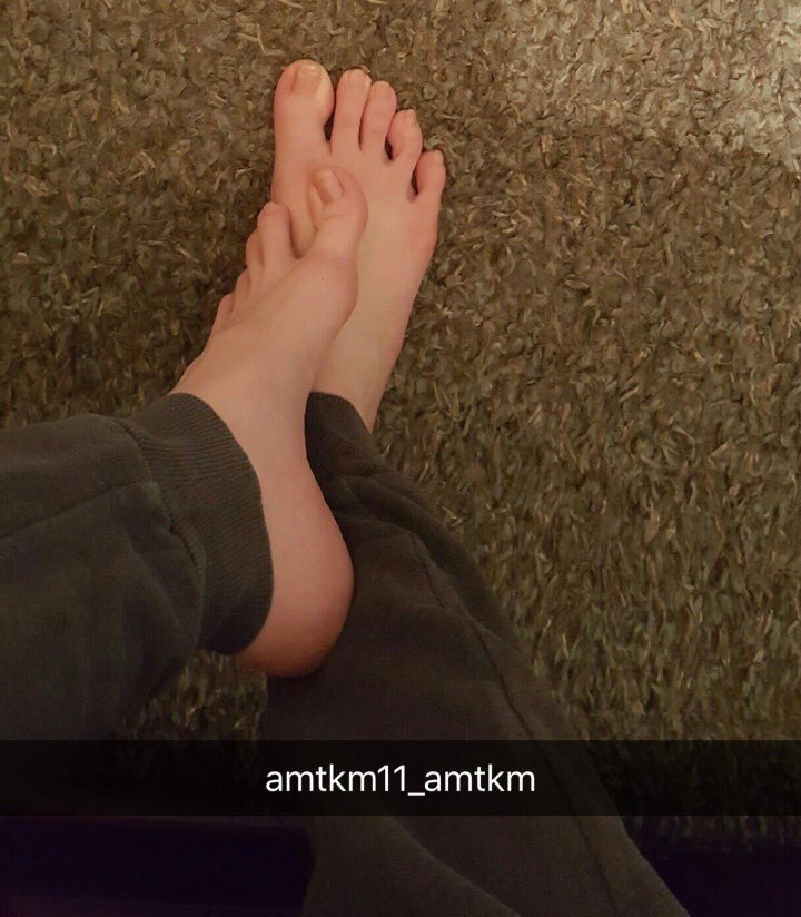 كلابي فتحت الخاص الي يبي ارد عليه يصور جسمه ويكتب بورقه كلب عمتي افنان.رتويت
kik
bbm
عمة
عمتكم
كلب
كلبة
ذل