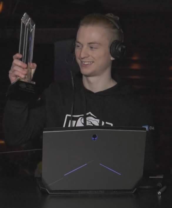 Maxinskiii's tweet photo. Stort Grattis brorsan. Mycket bra jobbat, väl förtjänat till MVP @Officialbonkar https://t.co/38tpUxfvHj