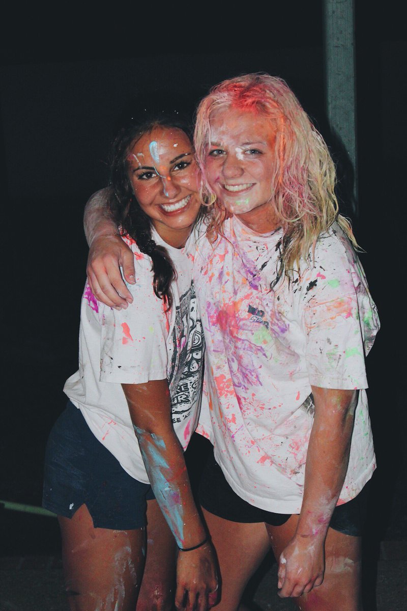 leahjoy99's tweet photo. HAPPY BIRTHDAY CHELSEA!!!!💗💗💗 you are awesome!! love you!! #hellatan https://t.co/J6Vw3xSC0e