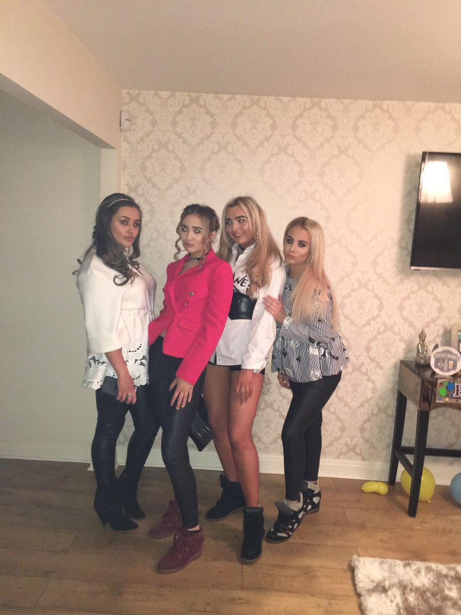 Nikittabyrne's tweet photo. Absolute ball💃🏼 safe to say the carry on was terrible once again😂😳🙃🙄 https://t.co/qlQjDwo64l