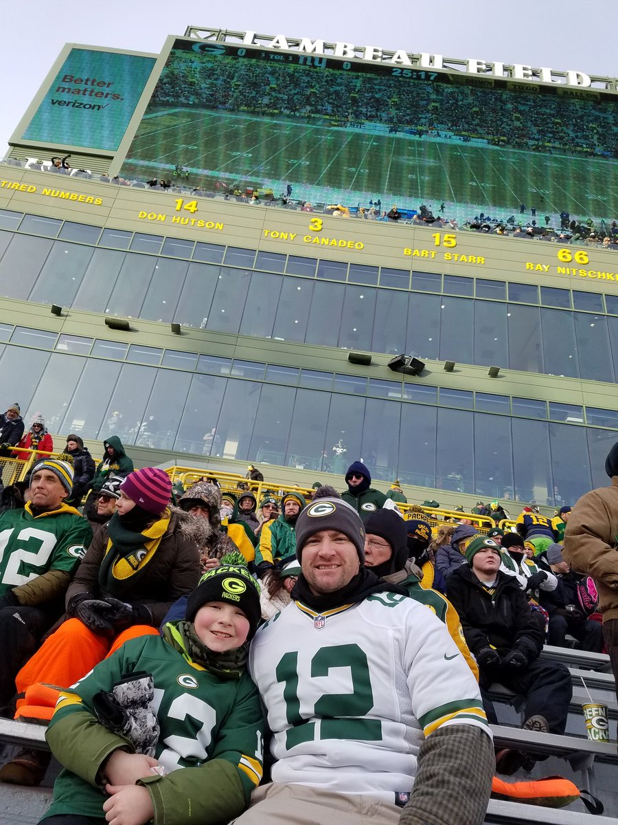 gr8packfan's tweet photo. Playoff football at Lambeau in January with my son....awesome! #GoPackGo https://t.co/ASPMri4xGE
