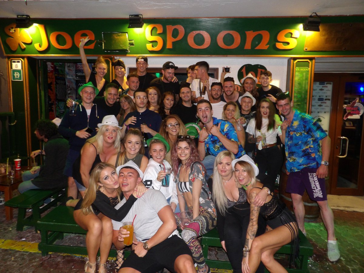 JoeSpoonsBar's tweet photo. What a session this was #closing2016 #joespoons #irish #irishbar #ibiza #letsdoitalloveragain #ibiza2017 https://t.co/XE0Zs59H6n