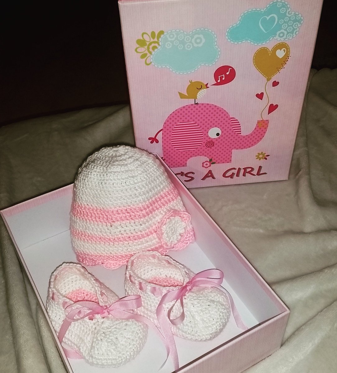 Christina_Pfei's tweet photo. Finished today! 👶🍼 #lovecrochet #häkelnisttoll #handmadewithlove #selbstgemacht #babygirl #Present 🎁 https://t.co/wfX0kj1Udi