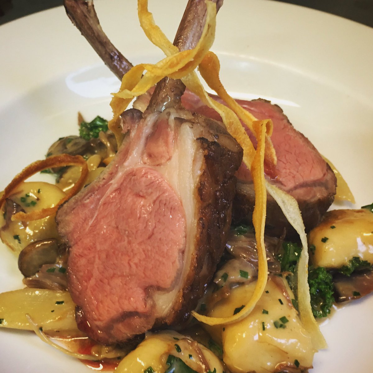 woodrow_simon's tweet photo. Smoked Lamb Rack, Gnocchi, Salsify, Mushrooms &amp; Truffle @WykenVineyard https://t.co/z4pcg8jsWd